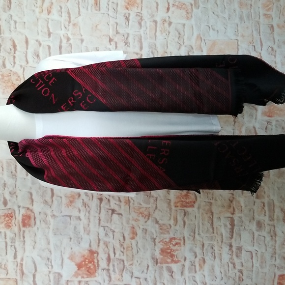 New Versace Logo Striped Scarf - Picture 8 of 13